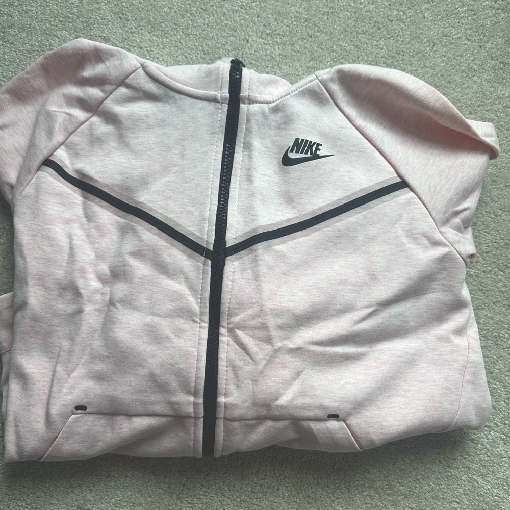 Light pink Nike tech